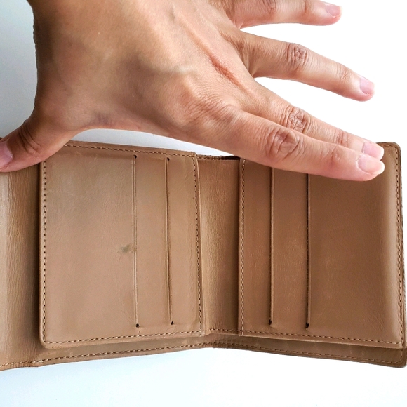 Authentic Louis Vuitton Vernis Compact Wallet - Picture 5 of 16